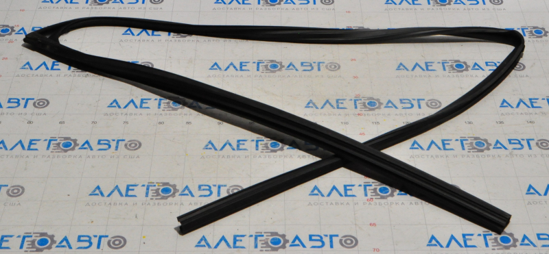 Front right glass seal for Toyota Prius 50 16-18