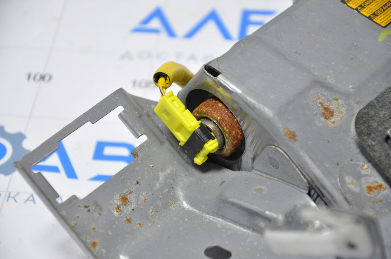 Airbag driver knee airbag left Lexus RX300 RX330 RX350 RX400h 04-09 gray, rusty pyropatron