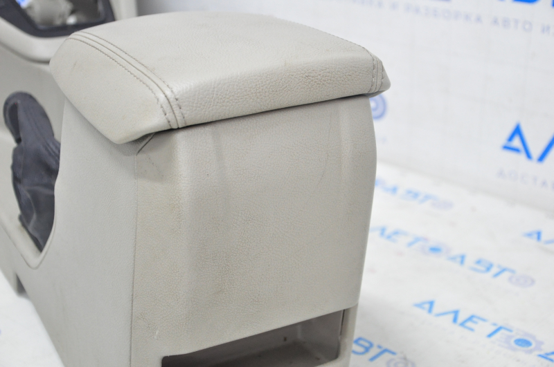 Central console armrest and cup holders Ford Focus mk3 15-18 rest, beige, scratches
