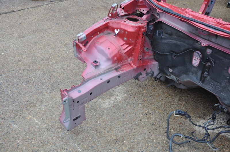 Front right quarter Toyota Prius 30 10-15 red on the body