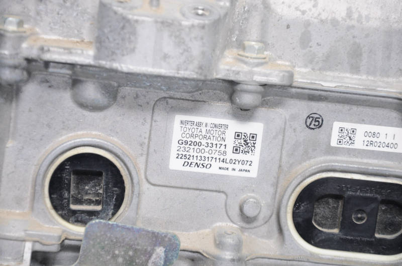 Toyota Avalon 13-18 inverter no port cover, dented tray