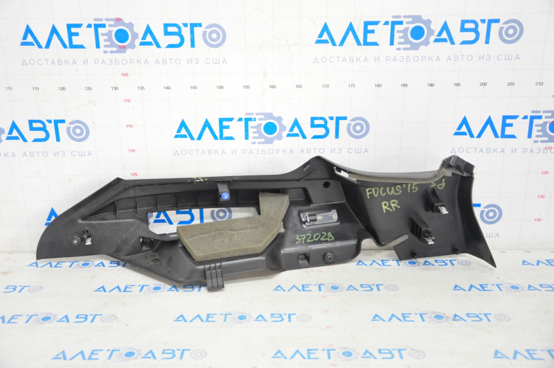 Rear pillar trim right Ford Focus mk3 11-18 5d black, broken fastener, worn