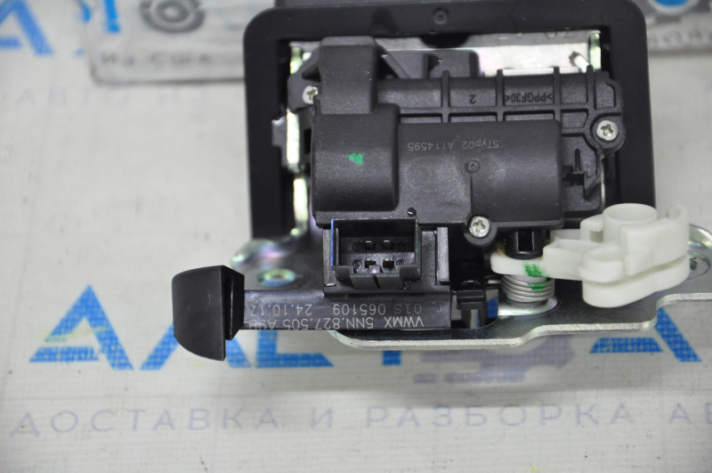 VW Tiguan 18-18 trunk lock