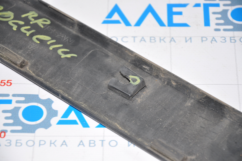 Door trim lower rear right Nissan Rogue 14-20 black, broken fasteners