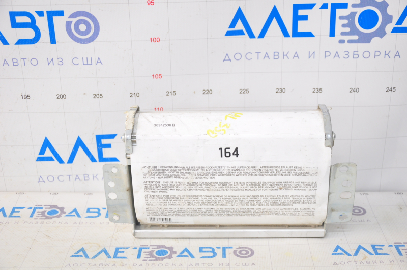Passenger airbag in the dashboard of the Mercedes W164 ML X164 GL W251 R