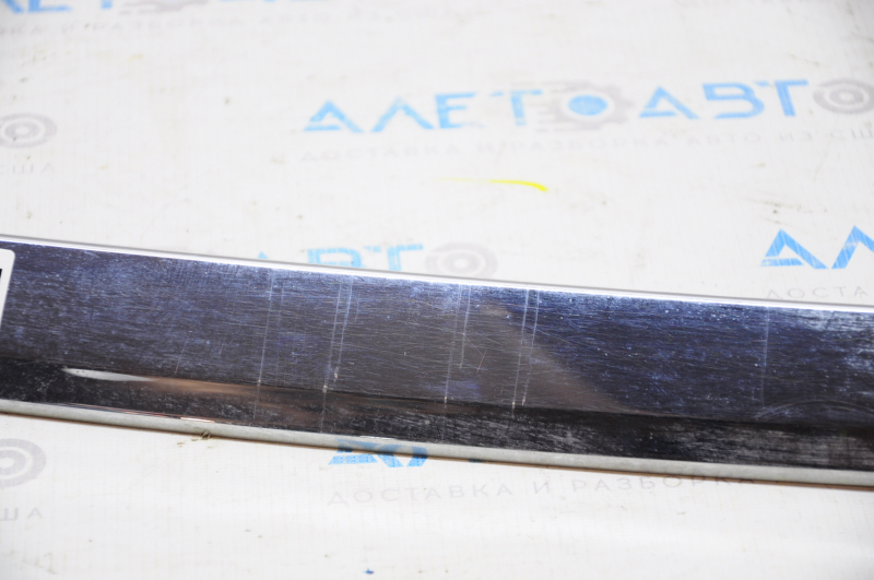 Lower trunk door molding Infiniti JX35 QX60 13-15 pre-rest, scratches