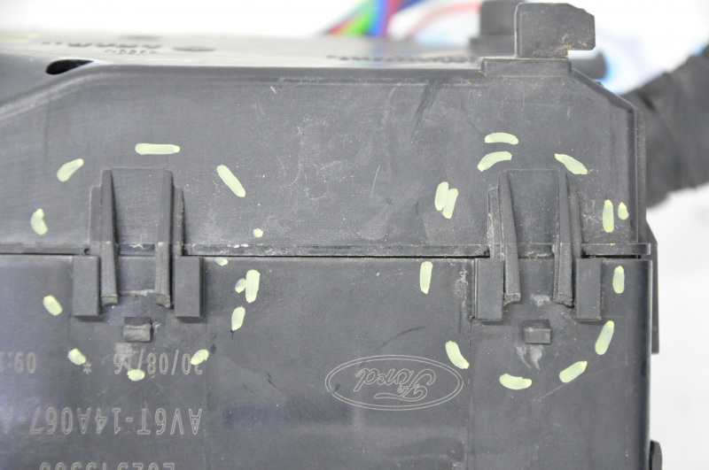 Underhood fuse box Ford Escape MK3 13-19 1.5T broken fasteners