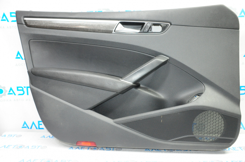 Door trim card front left VW Passat b8 16-19 USA black with black insert leather, armrest leather, molding under the tree black gloss, break crepe, scratches