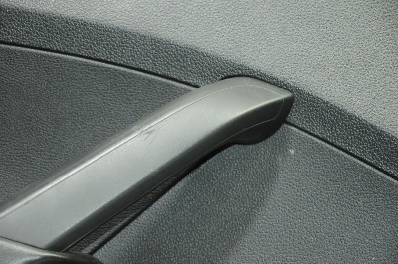 Door trim card front left VW Passat b7 12-15 USA black with black insert leather, armrest leather, molding gray gloss, tears, breakage of crepe, scratches