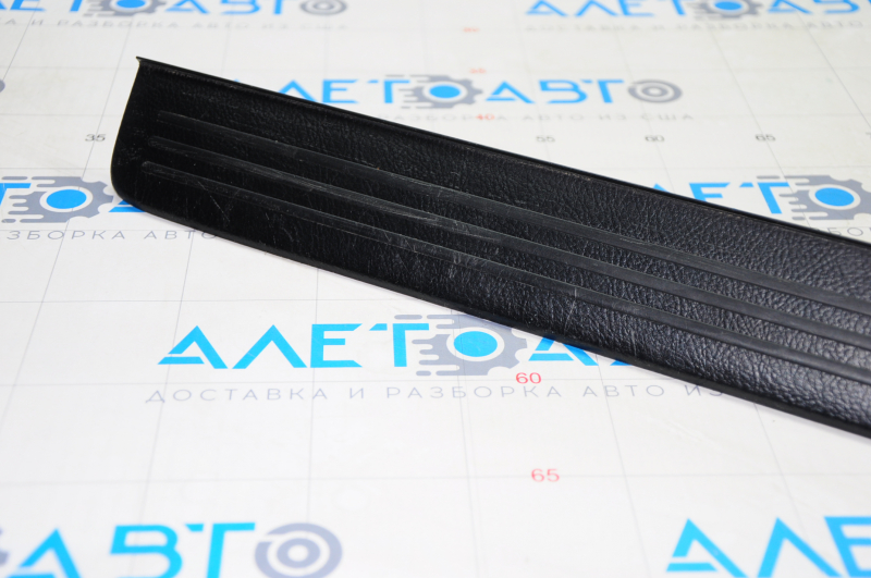 Door sill trim front right outer Toyota Prius 20 04-09 black, scratches