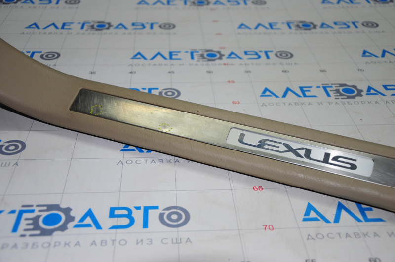 Door sill trim with illumination front left Lexus RX300 RX330 RX350 RX400h 04-08 beige, bumps, scratches