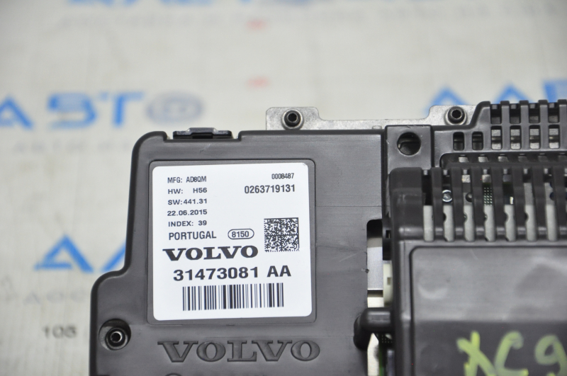 Instrument cluster Volvo XC90 16-22 large display, 76k, scratches, crack