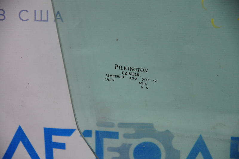 Glass of the front right door Ford Fusion mk5 13-20 scratches, not