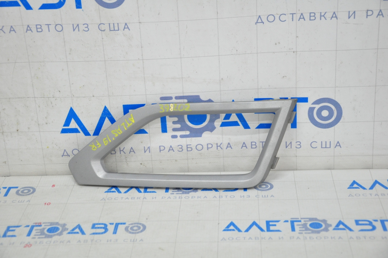 Right fog light frame VW Atlas 18-20 gray, breakage of the fastener