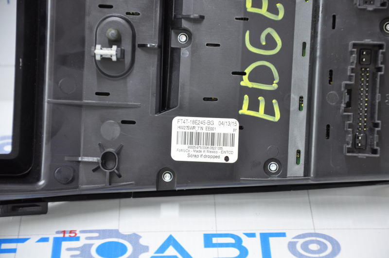 Radio and climate control panel Ford Edge 15-18 auto, dual zone for a large monitor, with heating, scratches and abrasions on the overlay