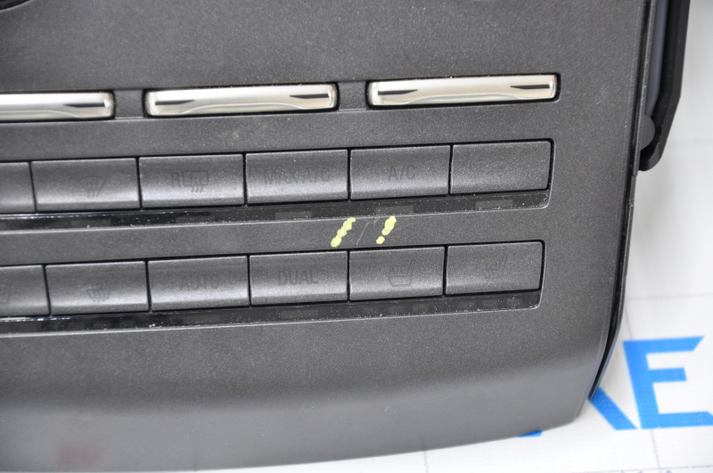 Lincoln MKC 15- Climate Monitor Control Panel with Auto Parking, Scratches on Trim