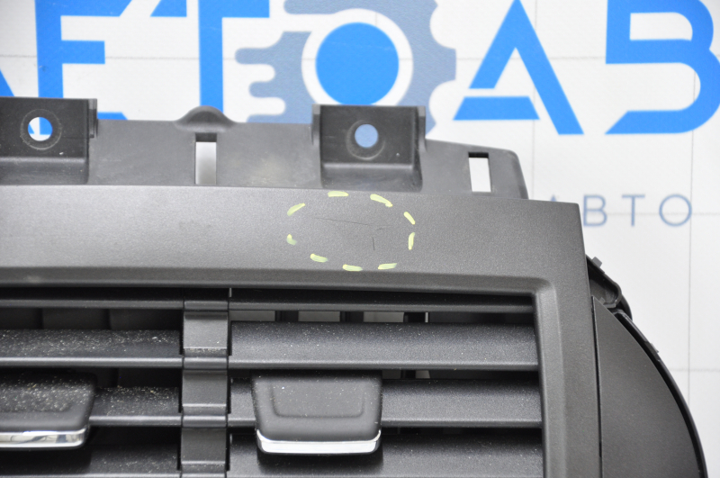 Lincoln MKC 15- Climate Monitor Control Panel with Auto Parking, Scratches on Trim