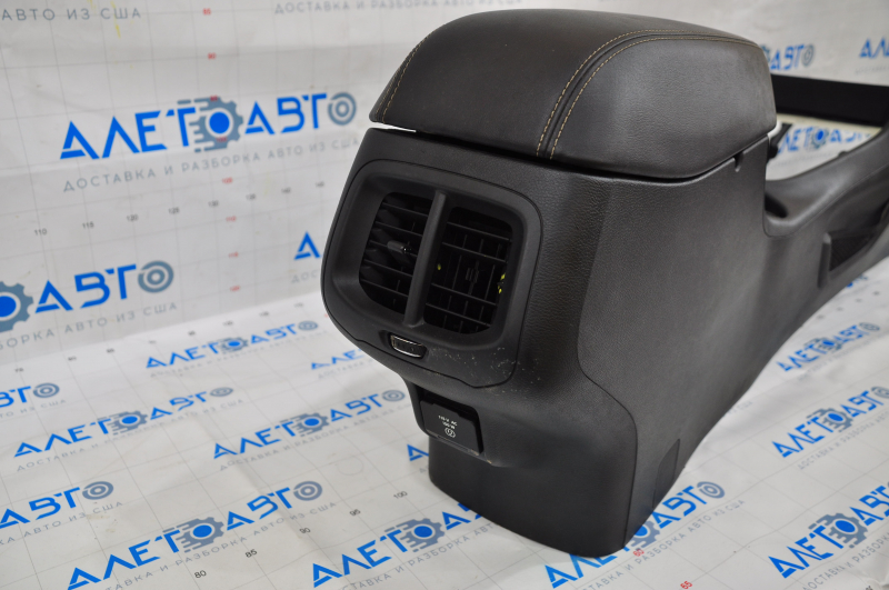 Console center armrest and cup holders Jeep Cherokee KL 14-23 black, broken air duct