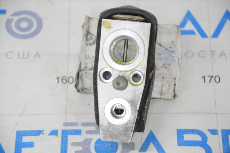 Lincoln MKX 16-18 Air Conditioner Heater Valve