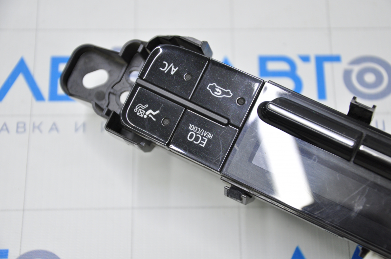 Climate control Toyota Prius 50 16-22 glass and buttons are rubbed