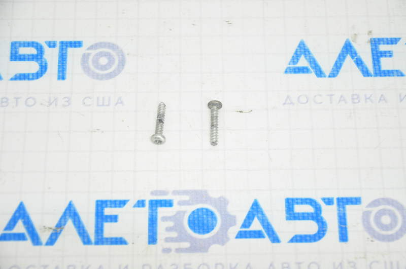 Bolt for fastening the molding of the front bumper right 2 pcs Tesla Model X 16-21