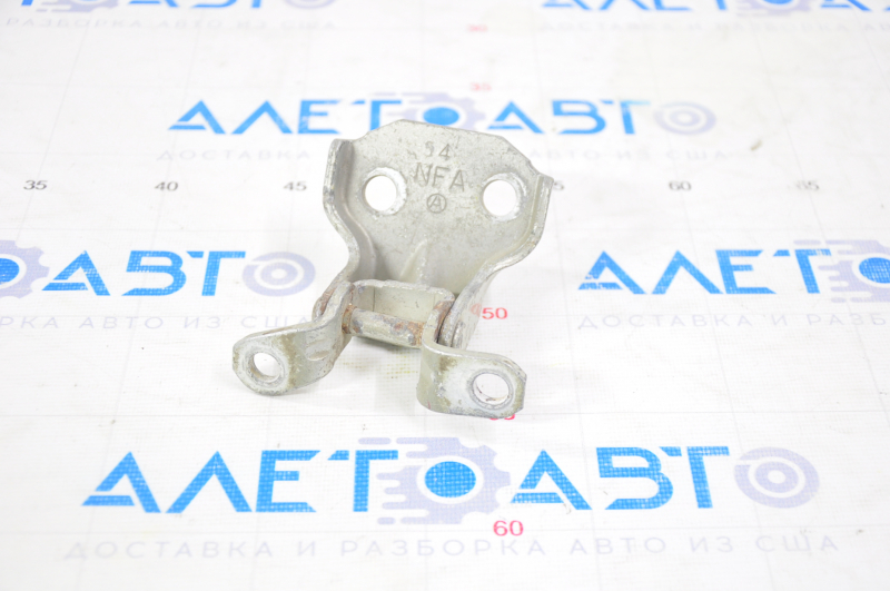 Upper front left door hinge for a Subaru b9 Tribeca