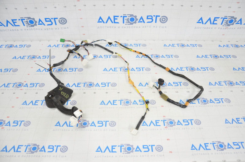 Wiring for the front left door of a Lexus GS300 GS350 GS430 GS450h 06-07 under keyless entry