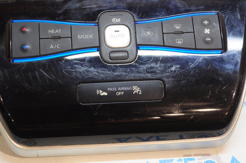 Climate control control of Nissan Leaf 13-17 with frame, with monitor control, with air duct, worn panel