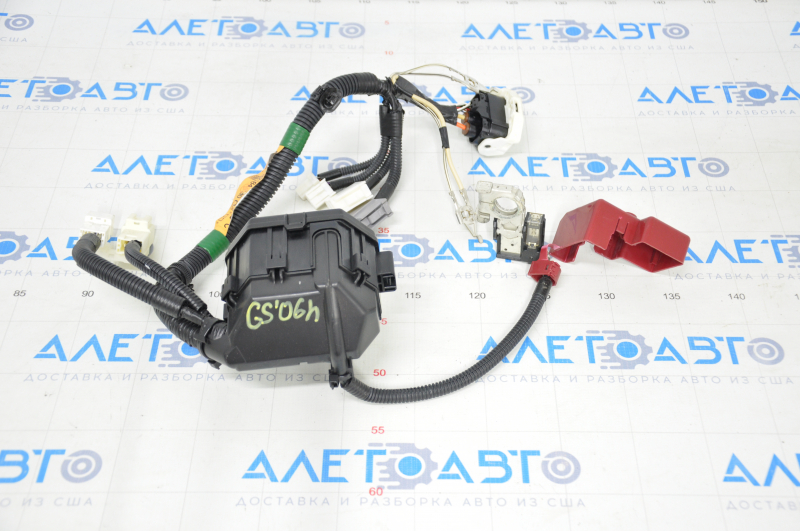 Positive terminal of battery Lexus GS450h 06-11