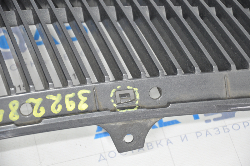 Radiator grill bare Lexus GS300 GS350 GS430 GS450h 06-07 under radar, broken fasteners