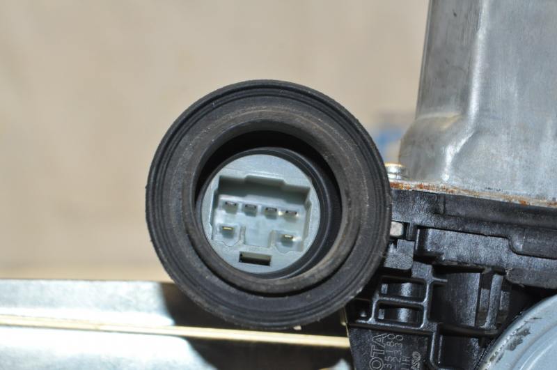 Window lifter with motor rear left Toyota Camry v40