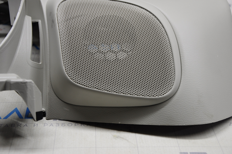 Rear pillar trim left Infiniti JX35 QX60 13-20 gray rear under the tweeter, plastic turned white, scratches