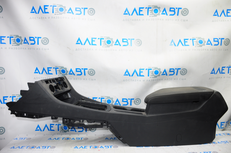 Central console armrest and cup holders VW Jetta 19-21 leather black, black stitching, for heated rear seats, scratches
