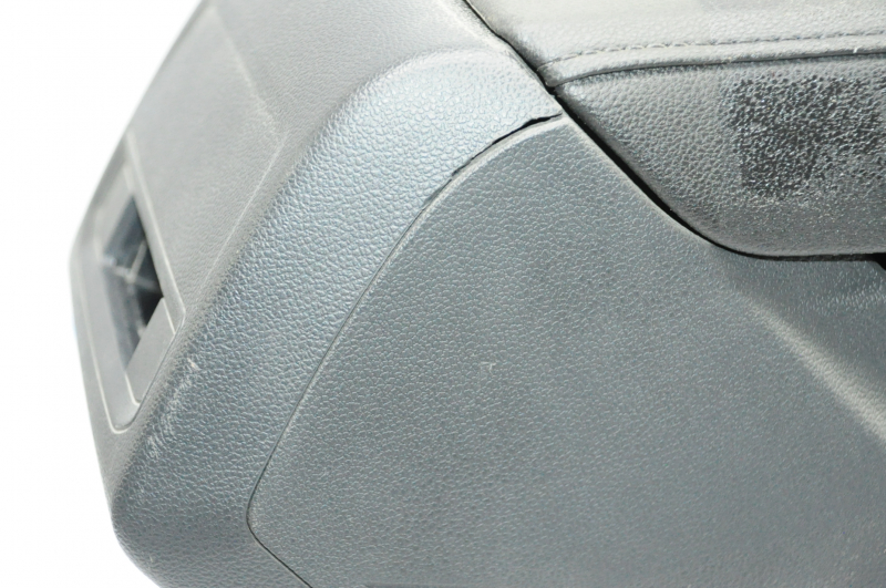 Central console armrest and cup holders VW Jetta 19-21 leather black, black stitching, for heated rear seats, scratches