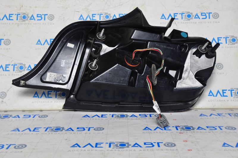 Left taillight Ford Mustang mk6 15-17 without chrome strip, cracks