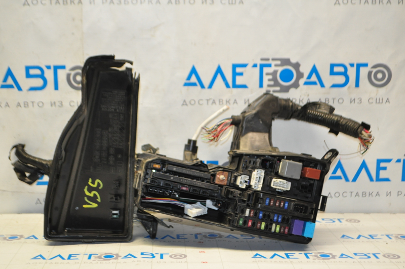 Underhood fuse box Toyota Camry v55 15-17 2.5 usa cracked housing, crack on cover, broken mount