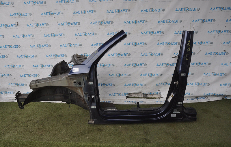 Front quarter left VW Tiguan 09-17 blue, with central pillar, bumpers