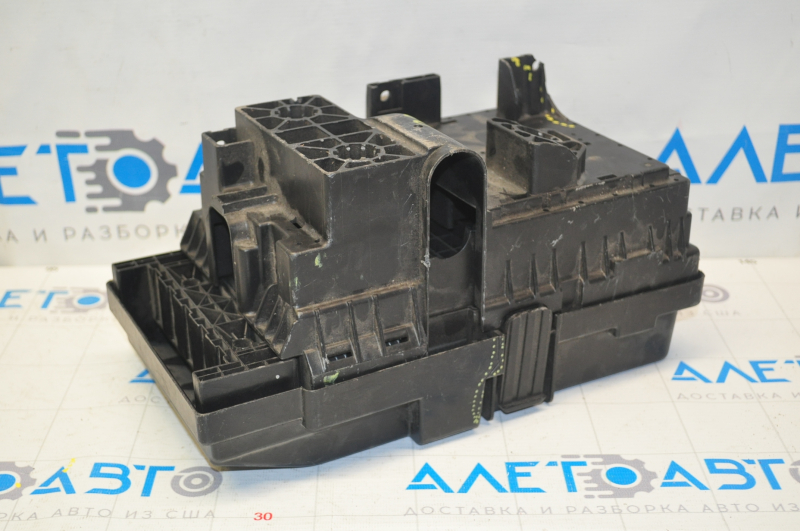 Underhood fuse box Chrysler 200 15-17 2.4 cracks on the cover, broken fasteners