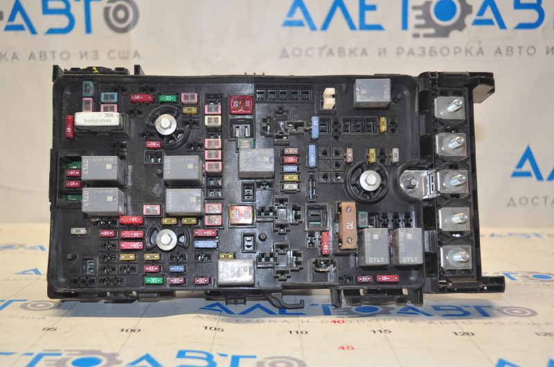 Underhood fuse box Chrysler 200 15-17 2.4 cracks on the cover, broken fasteners