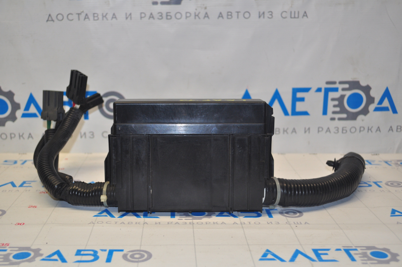 Nissan Leaf 11-17 left narrow underhood fuse box assembly