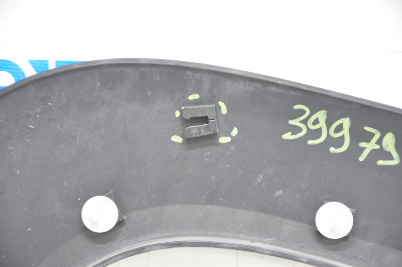 Front left wing arch trim Jeep Renegade 15 - structure, scratch, breakage of the fastener