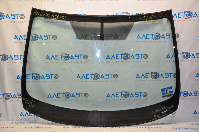 Windshield Nissan Rogue 14-18 sand, bumps, air on the edge, scratches