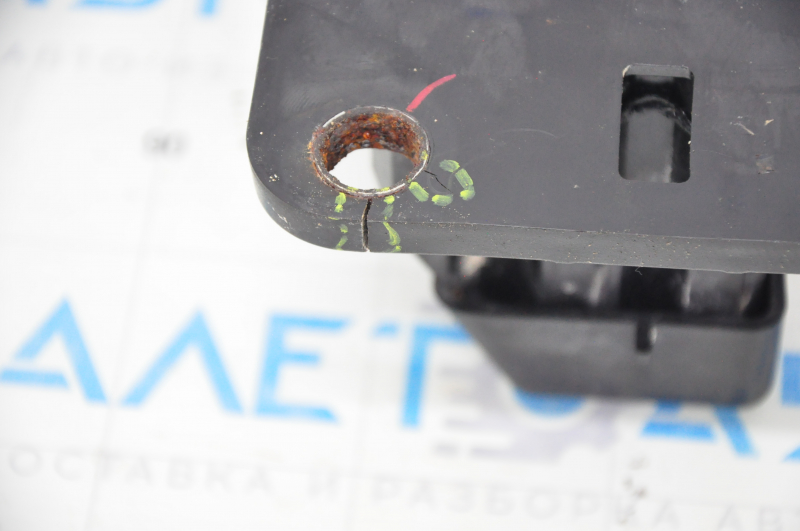 Front bumper reinforcement fang right Jeep Renegade 15-18 prerest, type 2, cracks in fastening