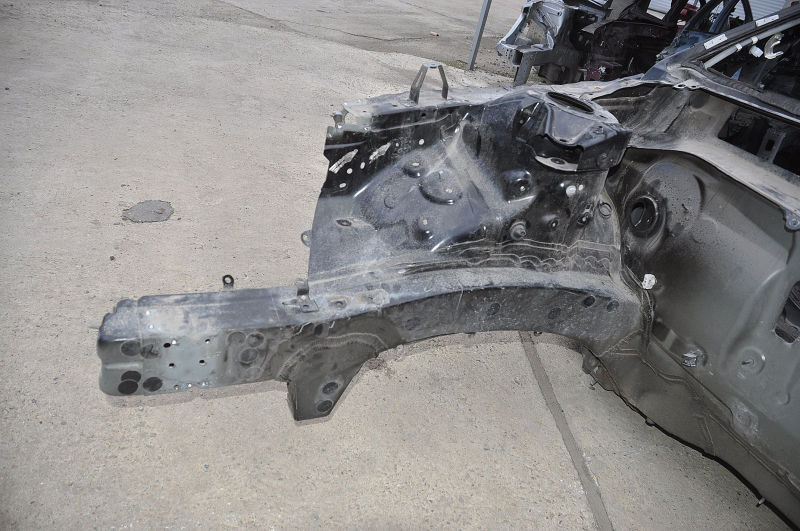 Front right quarter Lexus ES300h ES350 13-18 black on the body