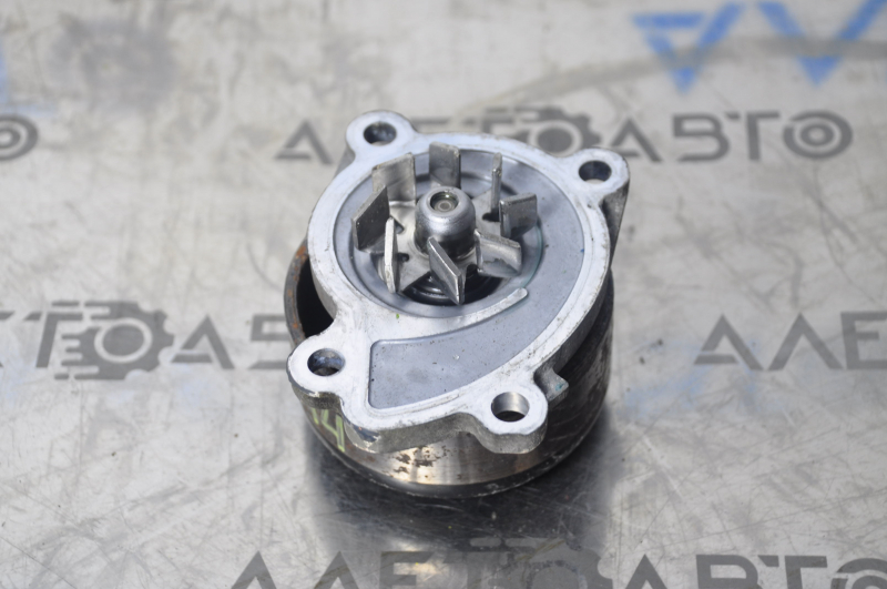 Water pump Nissan Versa 12-19 usa 1.6