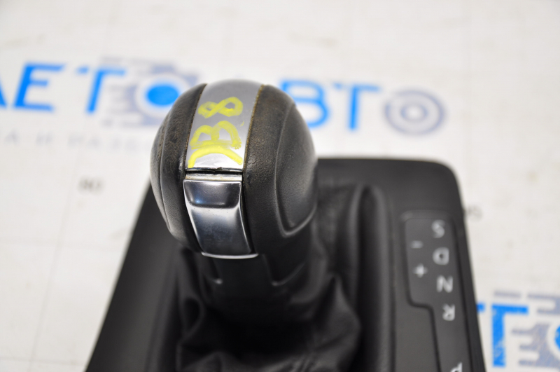 Gear knob with shifter cover VW Passat b8 16-19 16- USA leather black, glossy cover, type 1, scratches on leather, worn cover swollen chrome