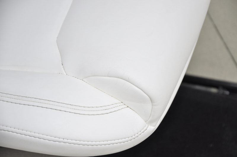 Back row of seats 2 row right Tesla Model X 16-21 leather white, with airbag, electric, heated, scratches
