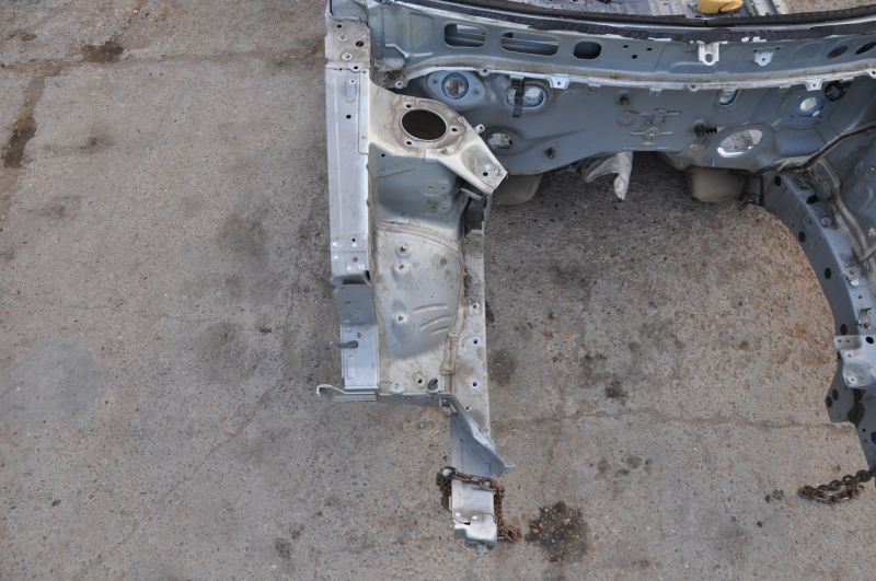 Front right quarter Lexus RX300 RX330 RX350 RX400h 04-09 on the body, silver 6T1
