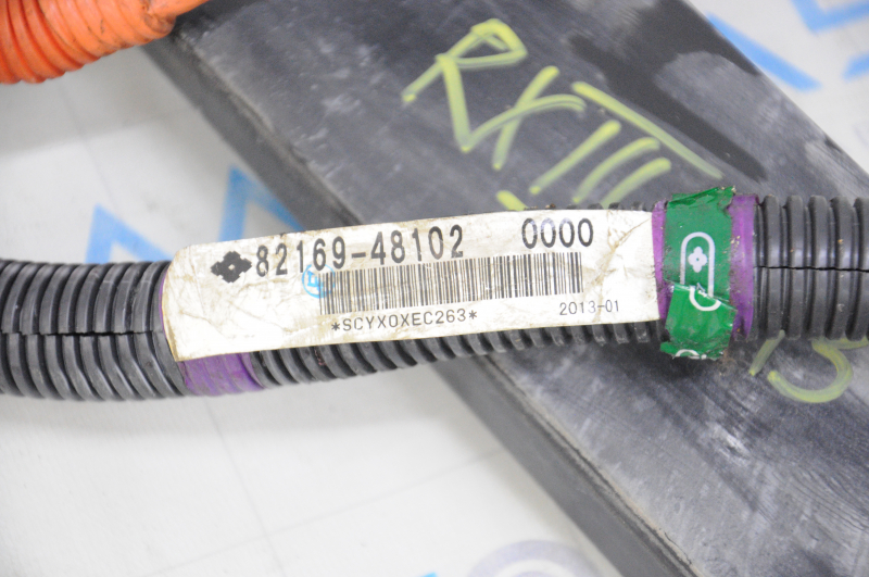 Power cable through the entire body to the battery Lexus RX450h 10-13