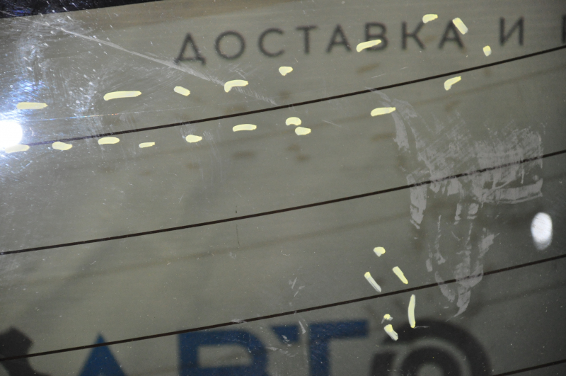 Rear glass of the trunk door Dodge Journey 11-17 tinted, scratches, scratches from the wiper